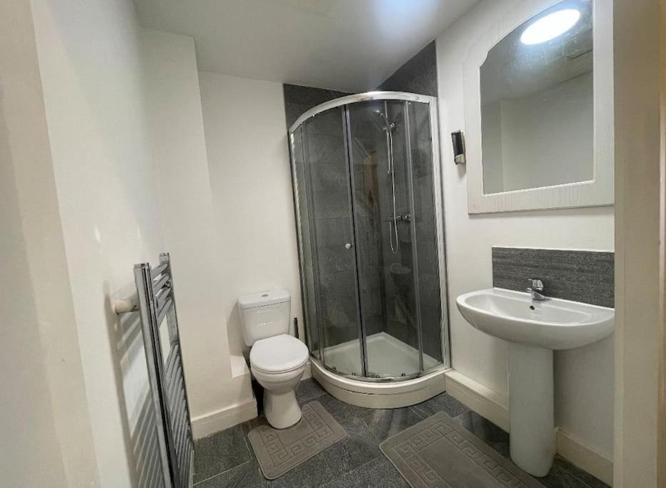 Modern 2-Bed Flat In Salford Leilighet Manchester Eksteriør bilde
