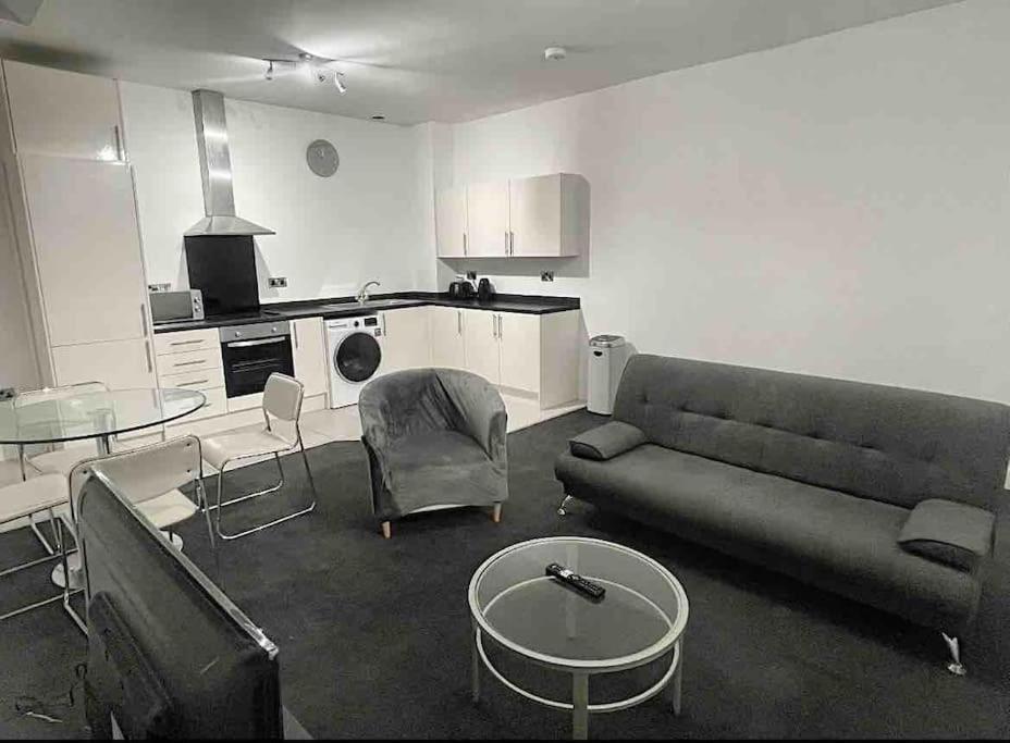 Modern 2-Bed Flat In Salford Leilighet Manchester Eksteriør bilde